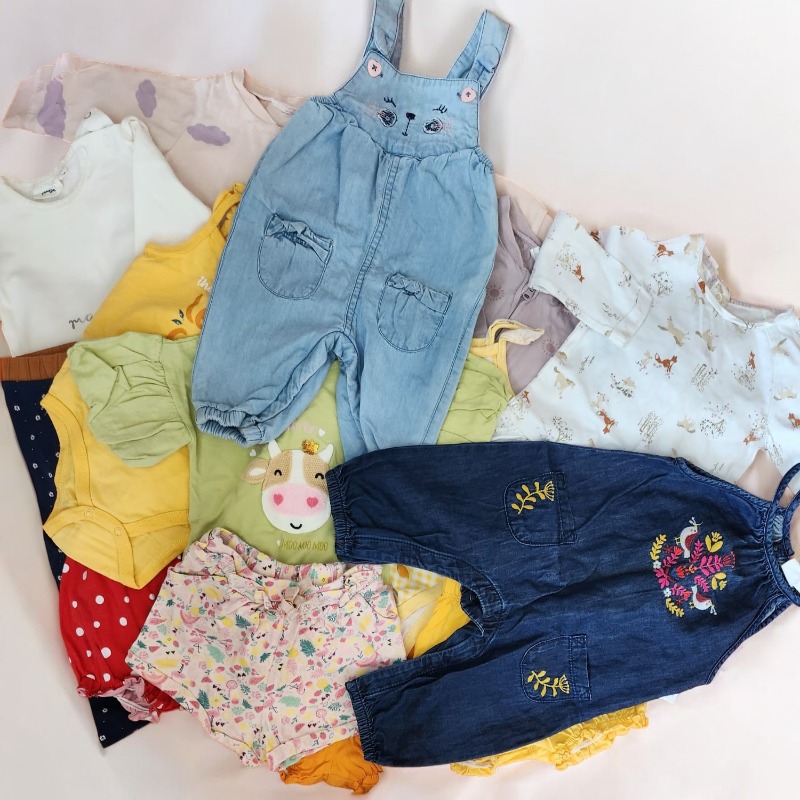 Baby girl clothes ( 6- 9 )